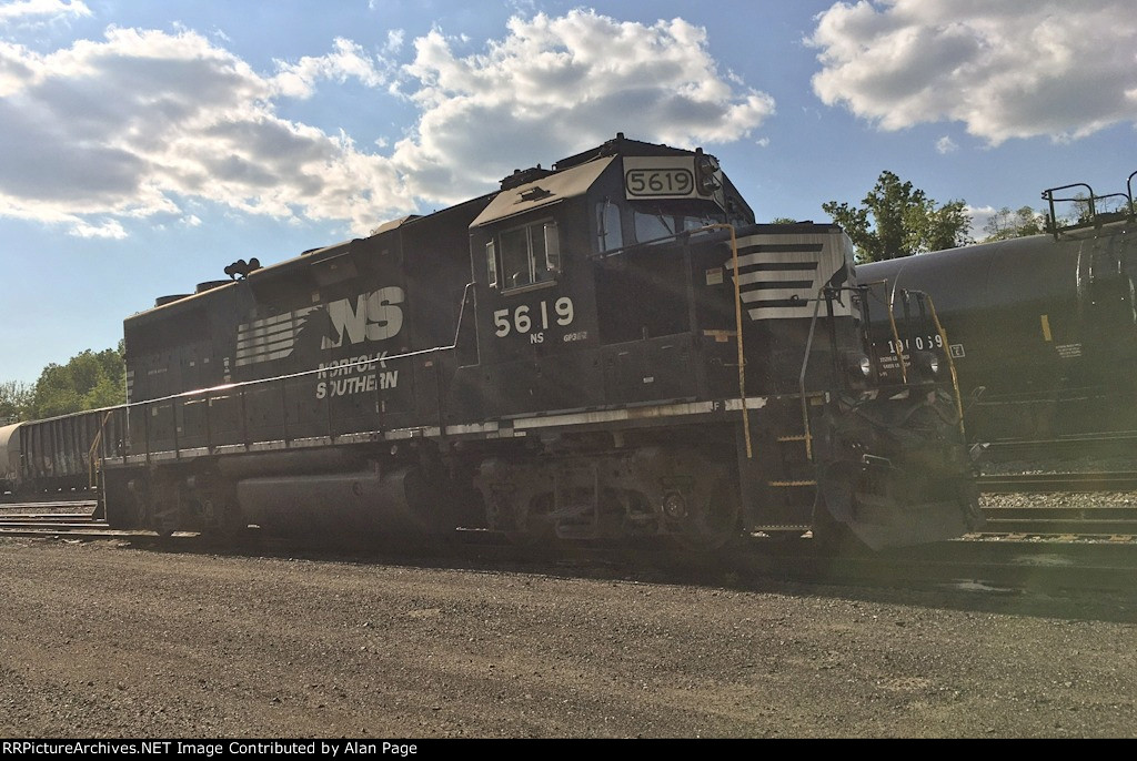 NS 5619 lays over at Abrams